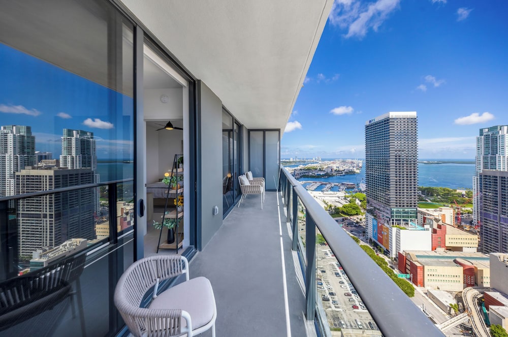 DTW Miami Luxury 1BR with Urban Views