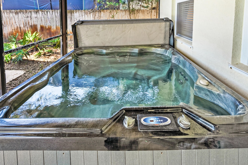 Pool Hot Tub Dock Walk to Beach Beach Gear