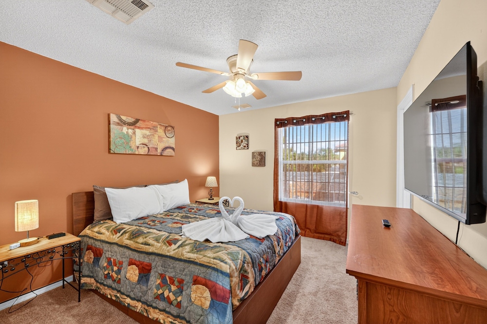 Modern Kissimmee Townhouse Near Disney 3 Bedroom Townhouse
