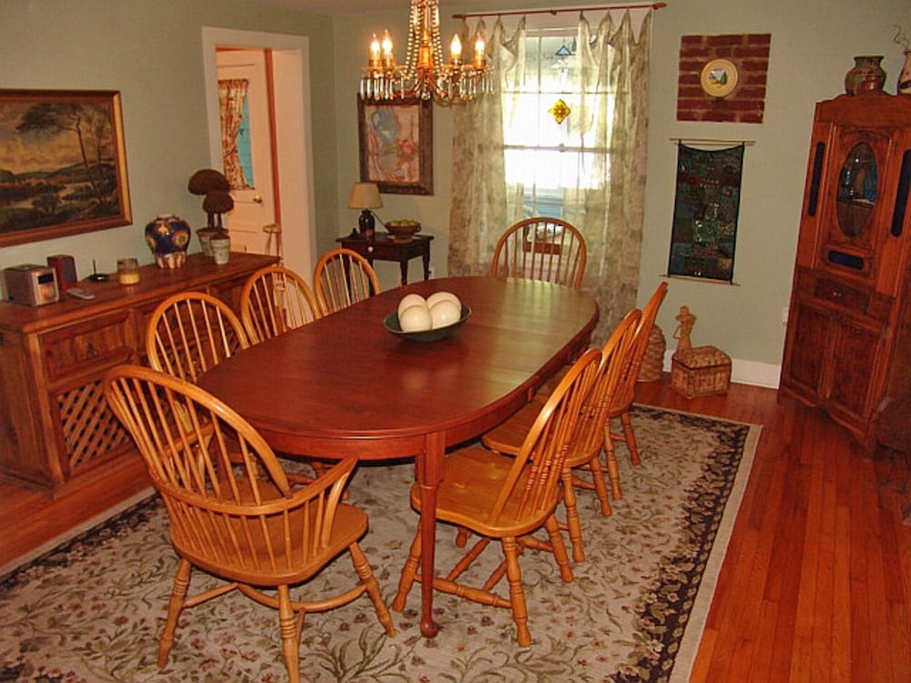 Frog Hollow Bed and Breakfast