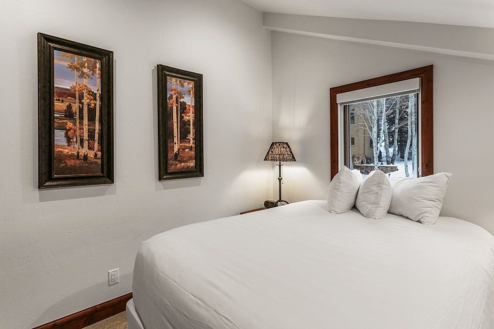 Queen Esther at Deer Valley Resort - Four Bedroom Condo with Hot Tub #2348 4 Condo