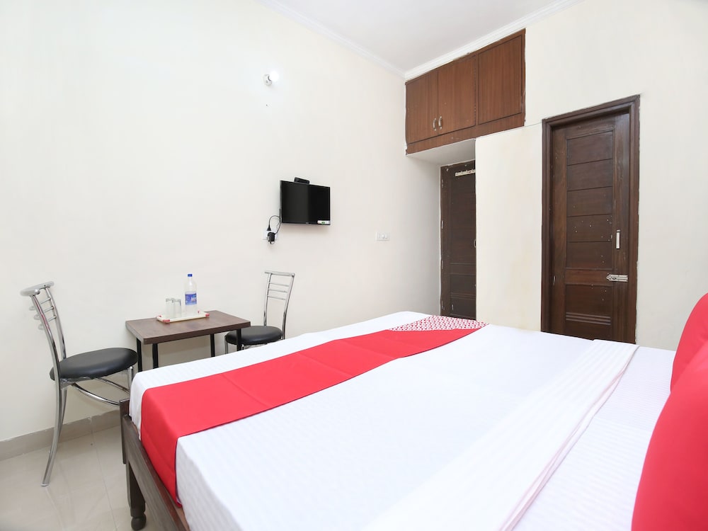 OYO 6933 Satyam Home Stay