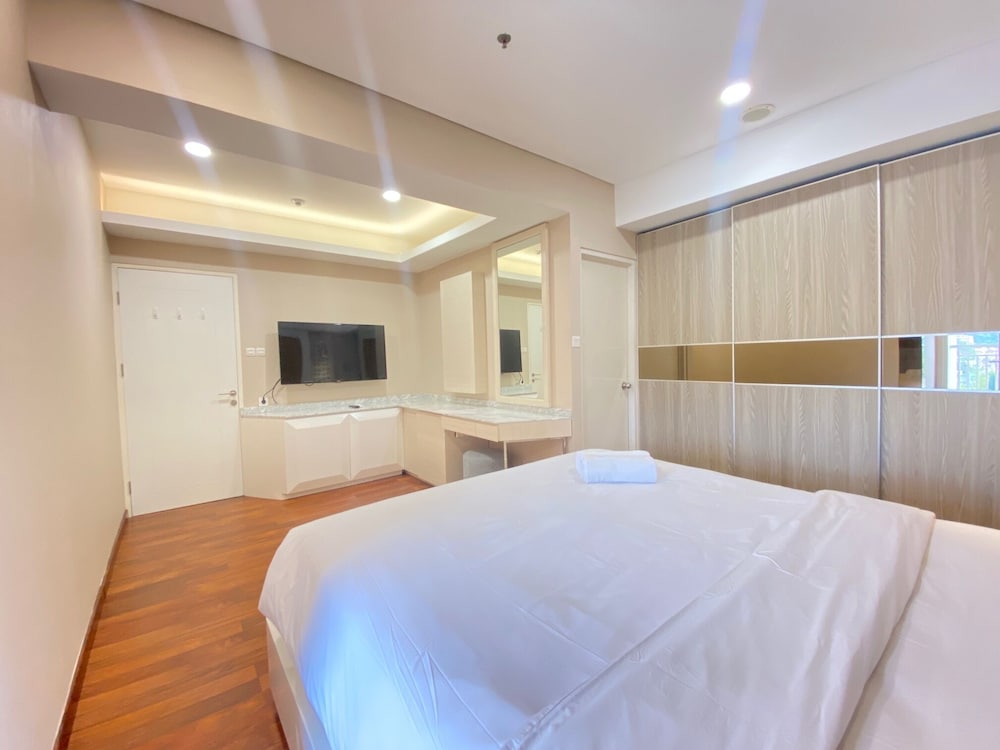Luxurious 2Br Apartment At Parahyangan Residence view 4
