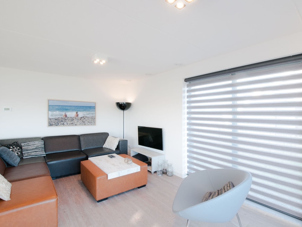 Villa Oesterdam Sleeps 10 Persons view 4