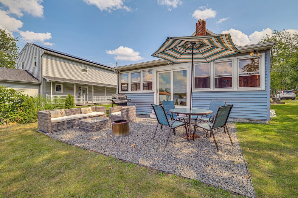 Fish & Ski: Lakefront Retreat By Mt Southington