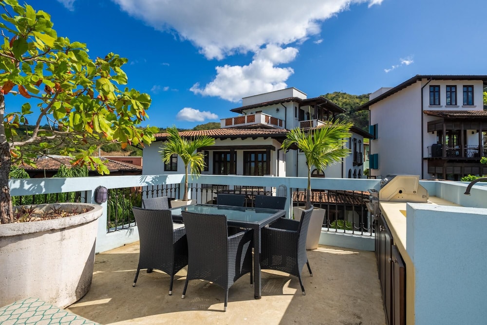 Las Catalinas 3BR House w Pool Rooftop Terrace Casa Cazenovia