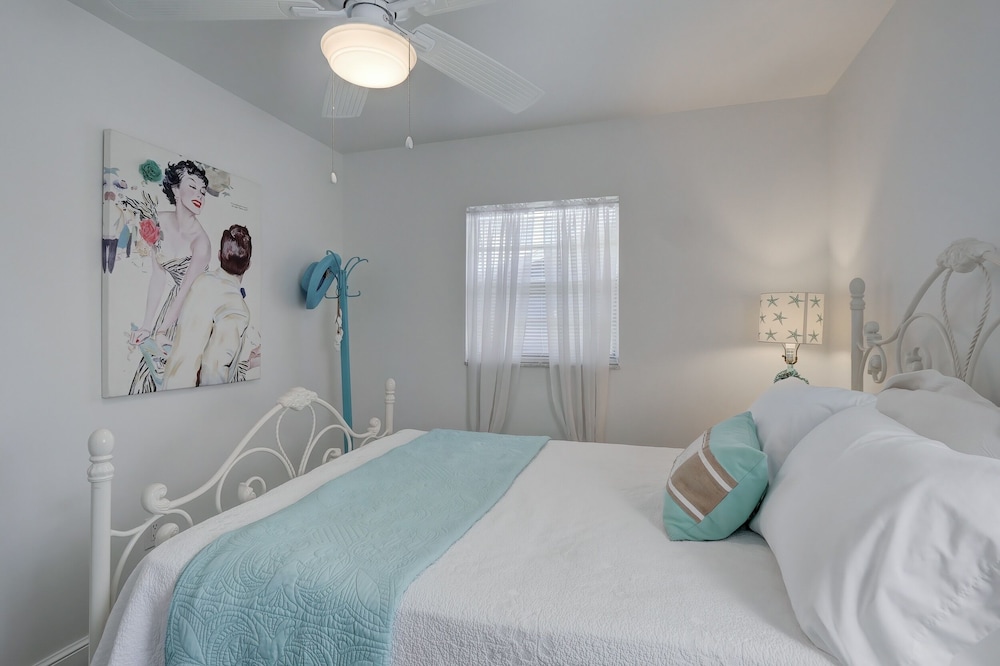 Luxury Pool Dog Friendly Central To Naples And Marco Island By Sky Run Naples 3 Bedroom Home