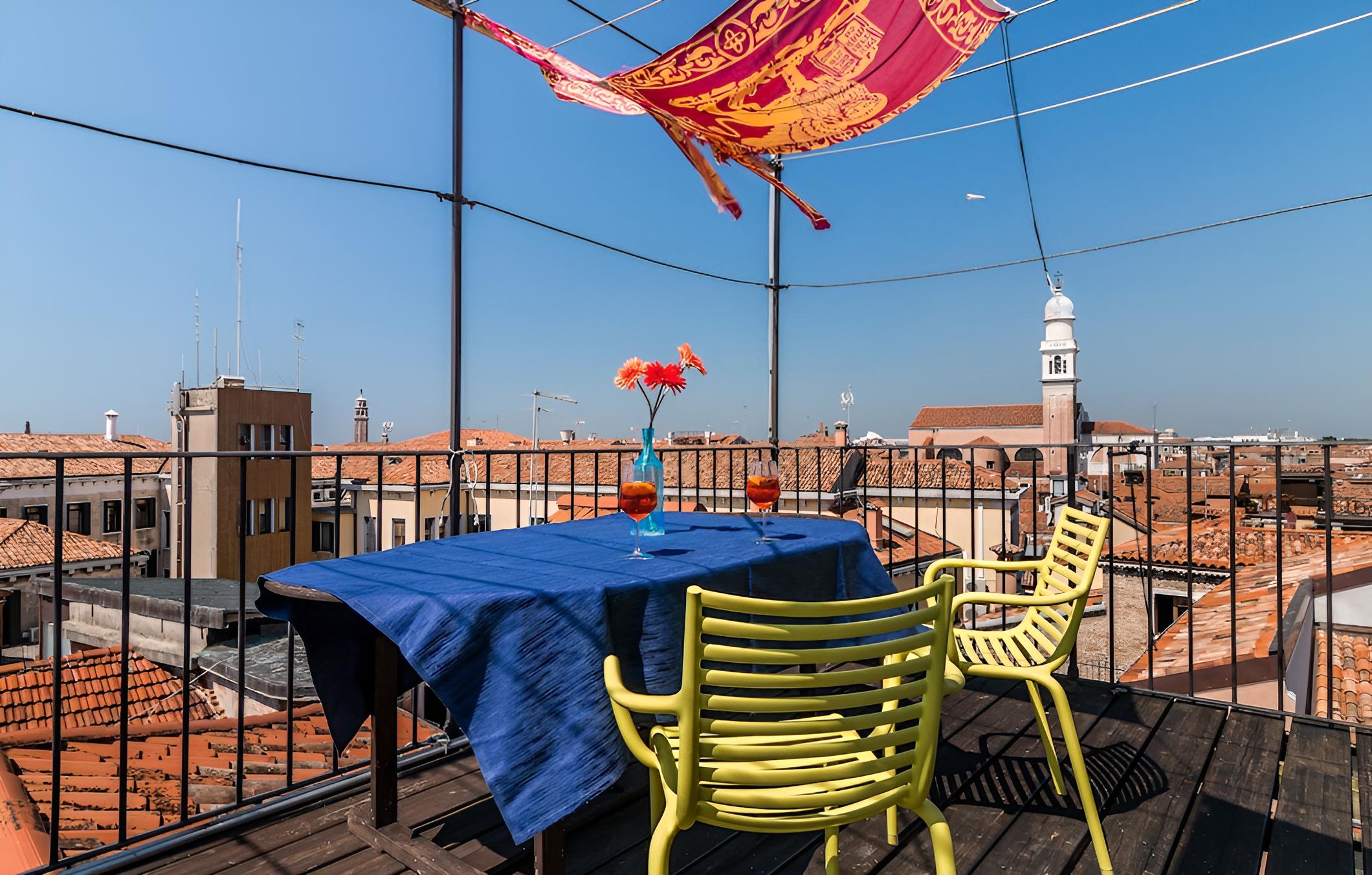 20 Windows on Venice