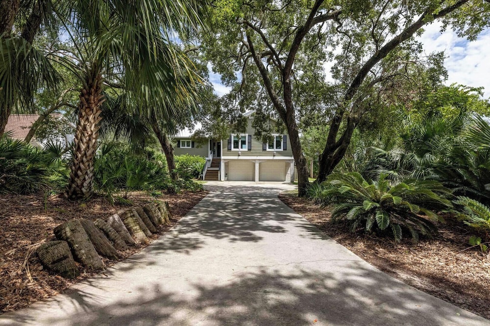 111 Cardinal Crest