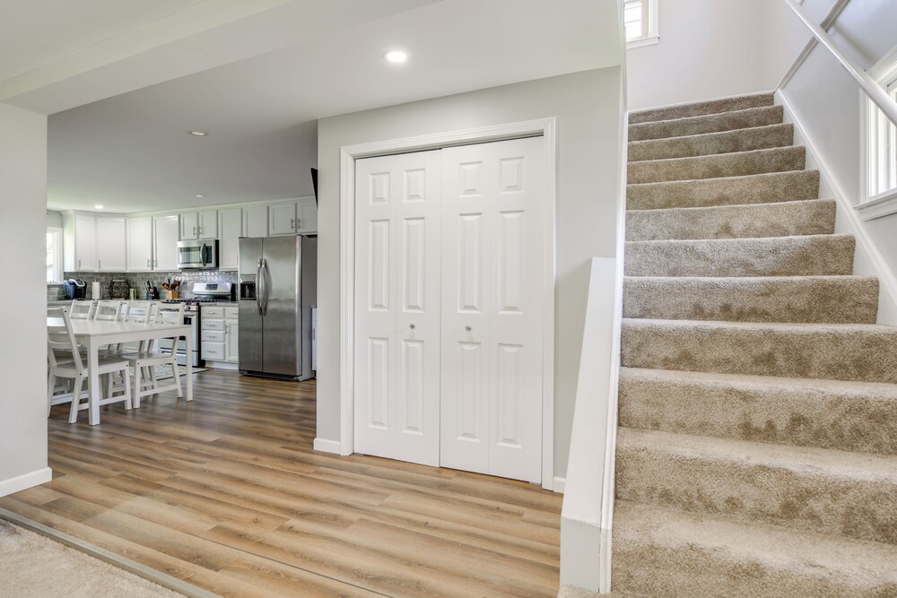 1 Mi to Lake Erie: Family-friendly Angola Home!