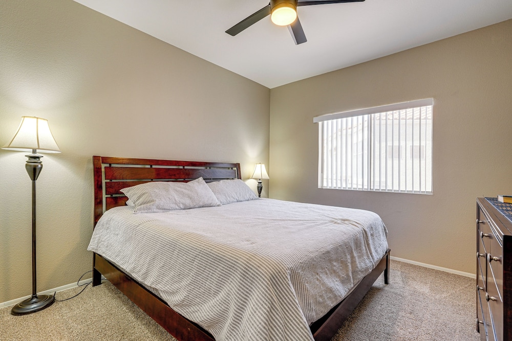 12 Mi to Old Town Scottsdale: Condo w/ Pool Access