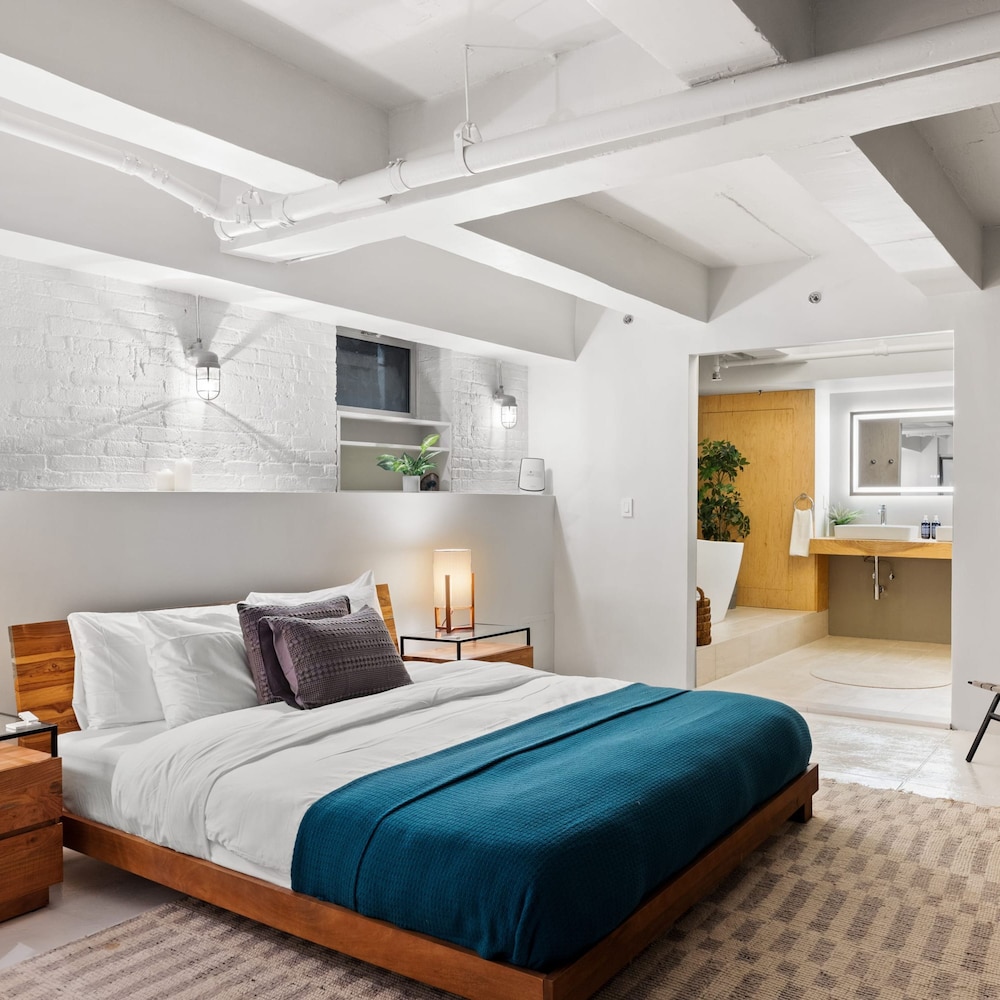 Greenwich Court by Rove Travel 3BR Loft w Sauna