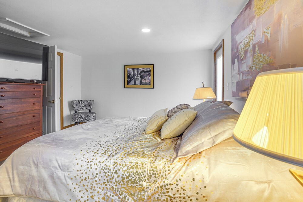 1 Mi to Shore: Lake Michigan Retreat w/ Game Room!