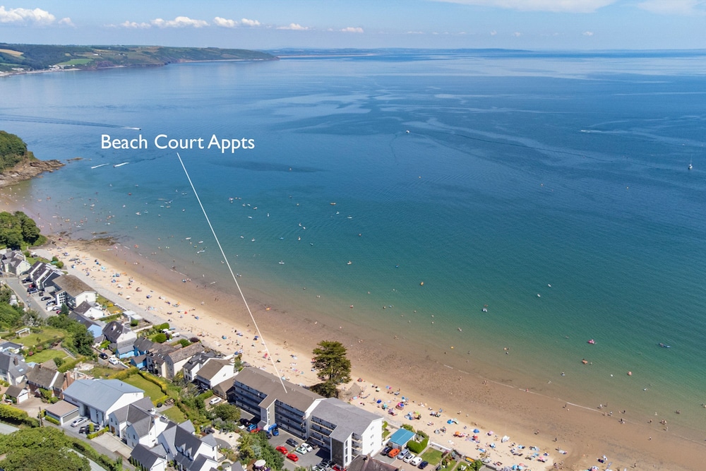 33 Beach Court - Direct Beach Access Sea Views