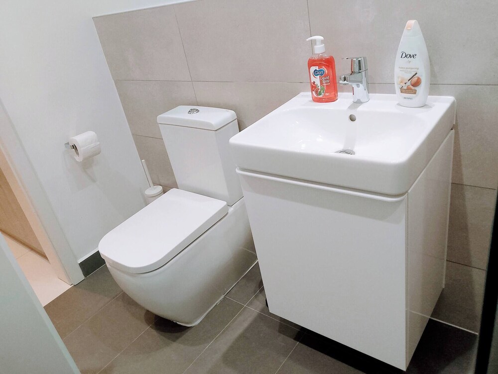 Unique 2 BDR Apartment at Loxwood House With Rooftop Pool and Gym