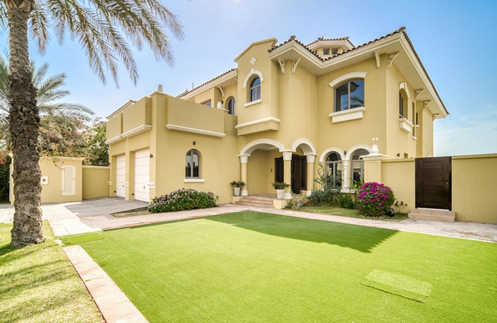 Beachfront 5BR Villa w Private Pool at the Palm