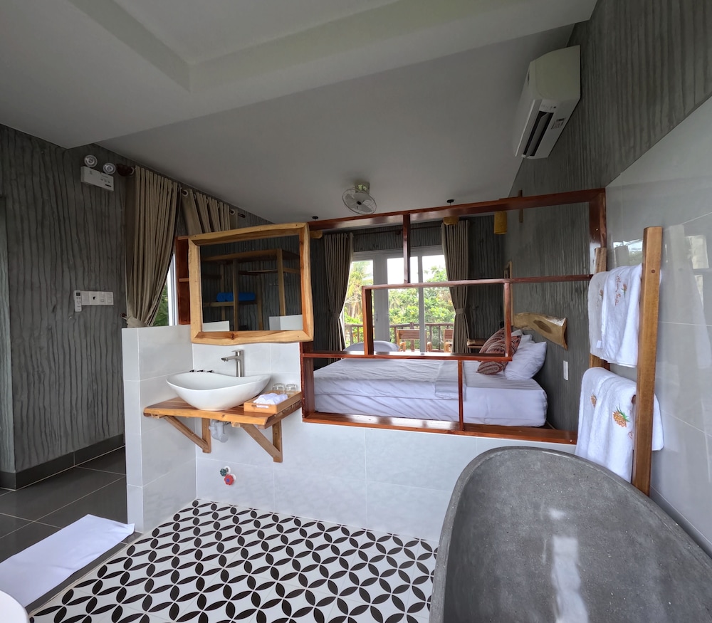 Charm Hon Rom Villas Resort