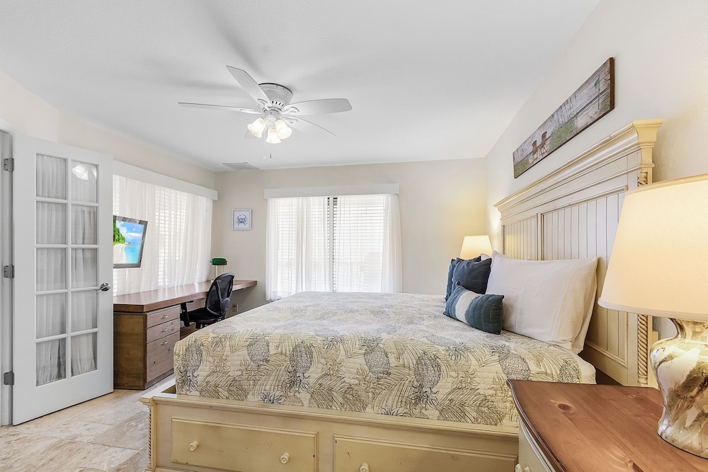 5550 Palmetto Paradise: 3br W/ Gulf Views, Heated Pool 3 Bedroom Home