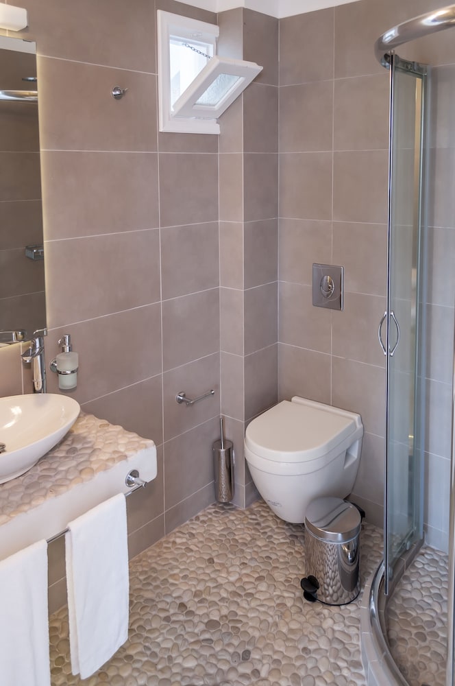 Milos Bay Suites