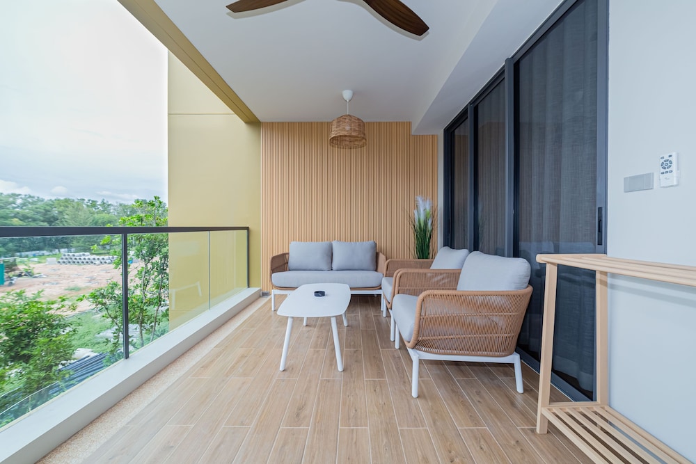 Beachside 2BR 200 m to BangTao beach