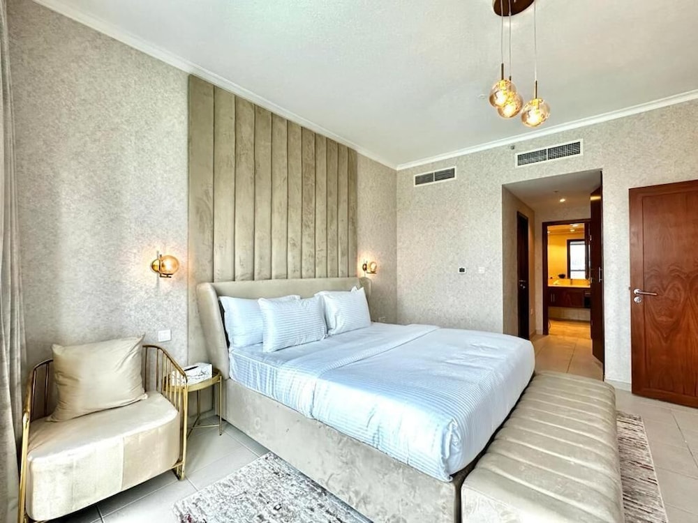 Durrani Homes - Grand 5BR besides Burj khalifa and Fountain view