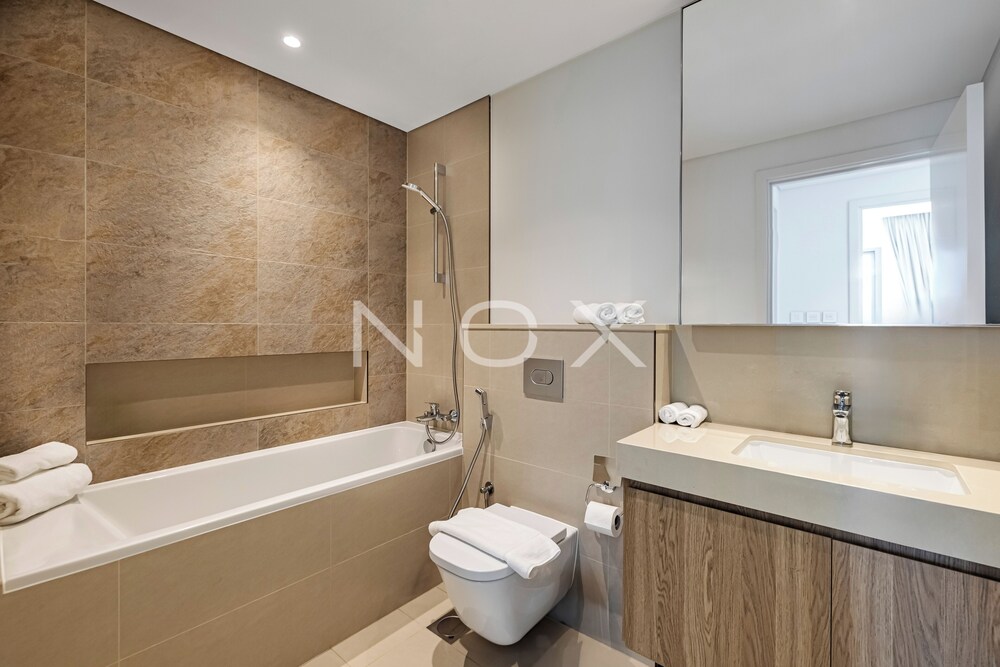 Elegant 1BR Downtown Views 2 T3