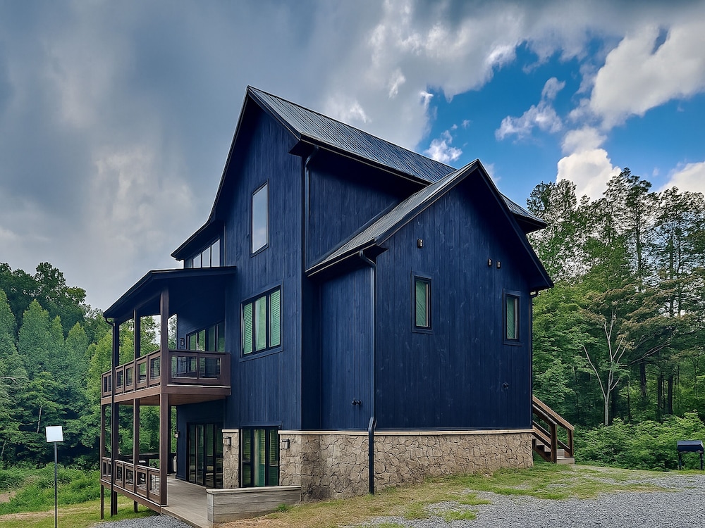 Smoky Ridge Sanctuary by Jackson Mountain Rentals