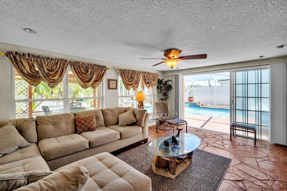 Waterfront Escape With Private Pool & Gulf Access 3 Bedroom Home