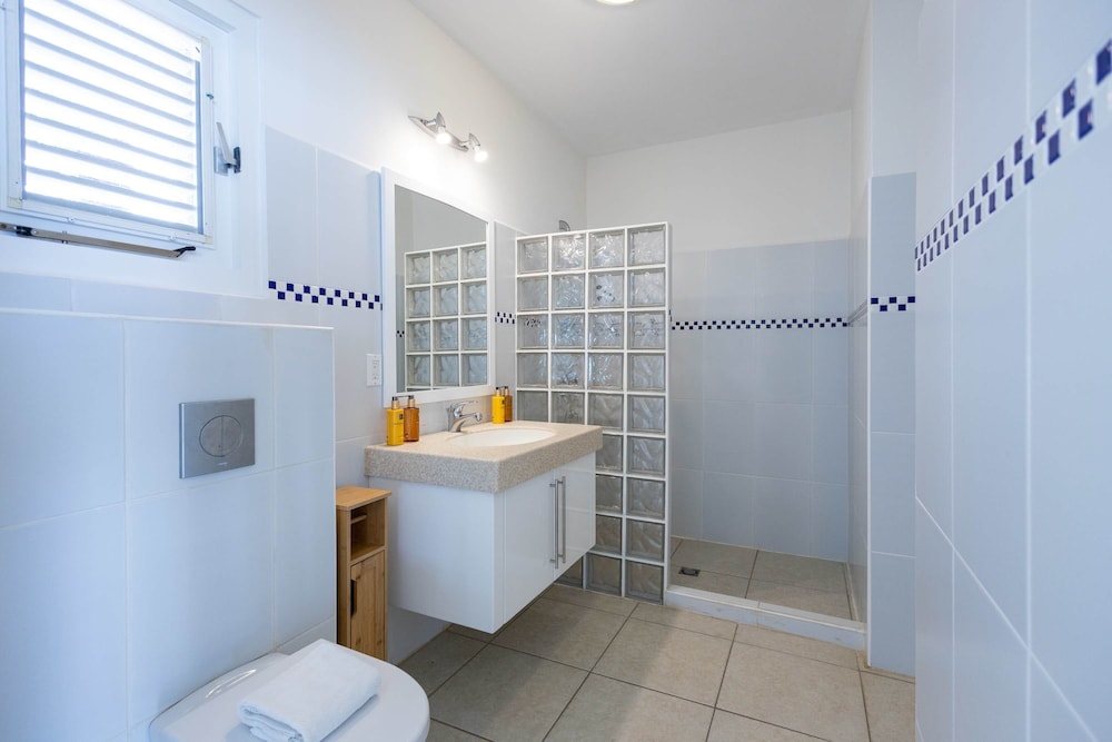 Ocean Whisper Villa in Sint Willibrordus