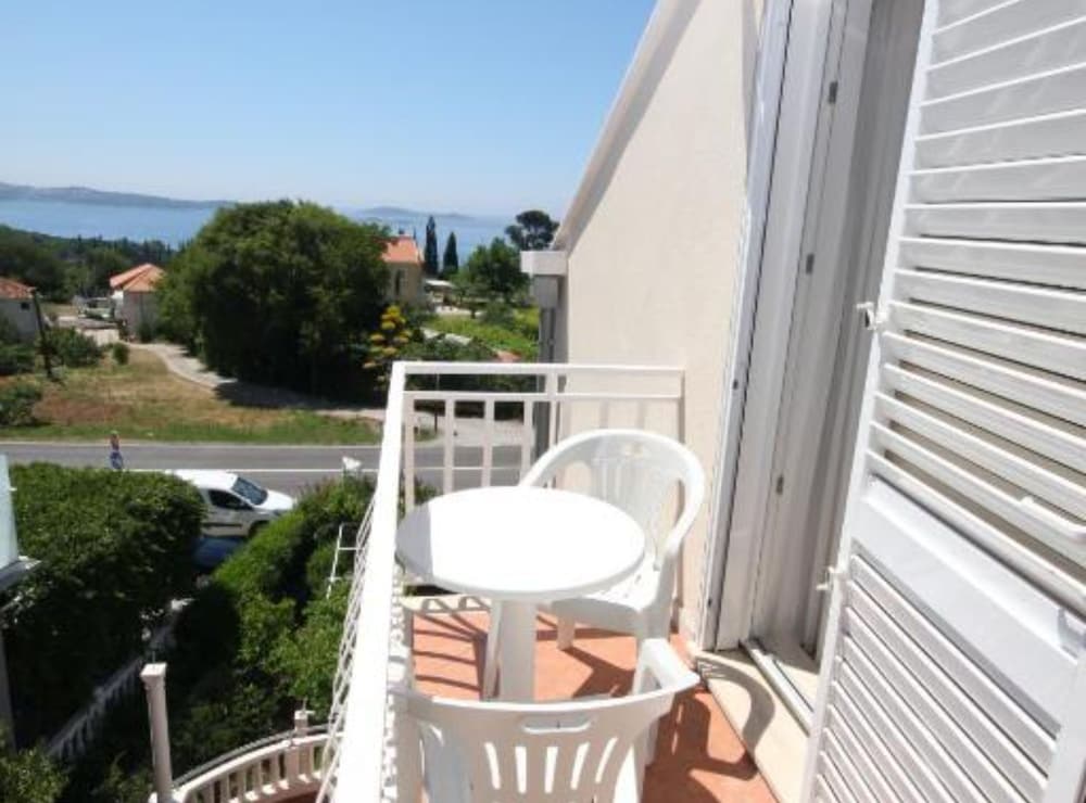 Apartments & Rooms Cakelic II