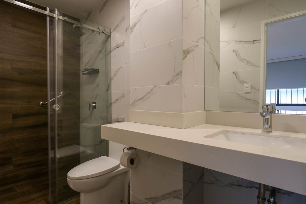 w Monochromatic 2BR w Terrace in Miraflores