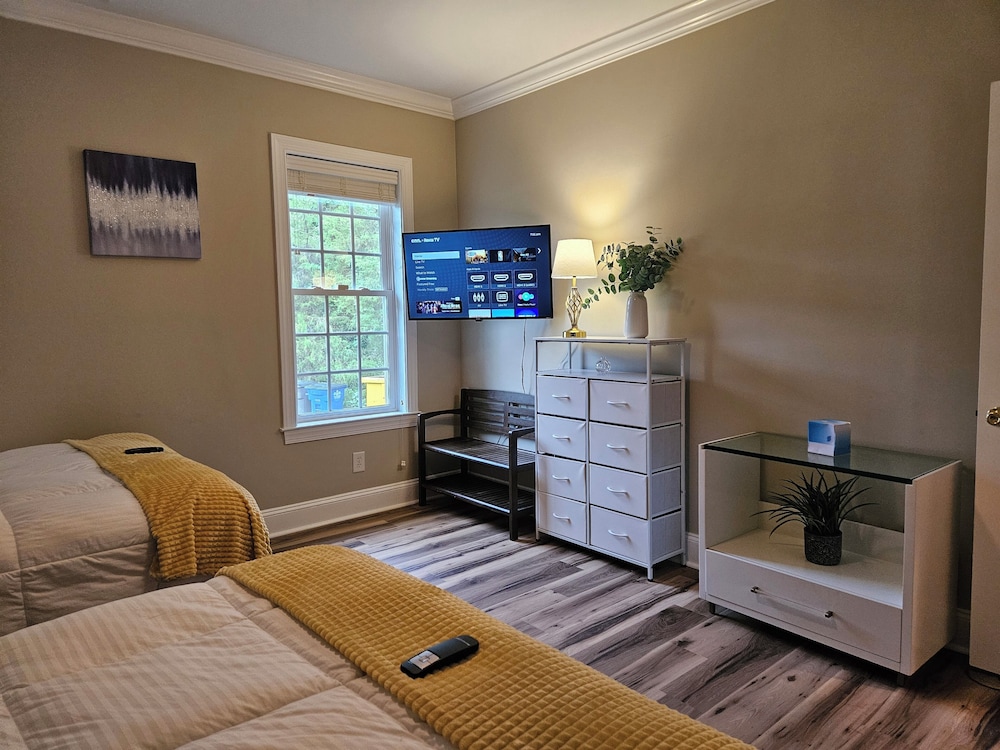 Heated Pool King Bed Jacuzzi Bath Arcade