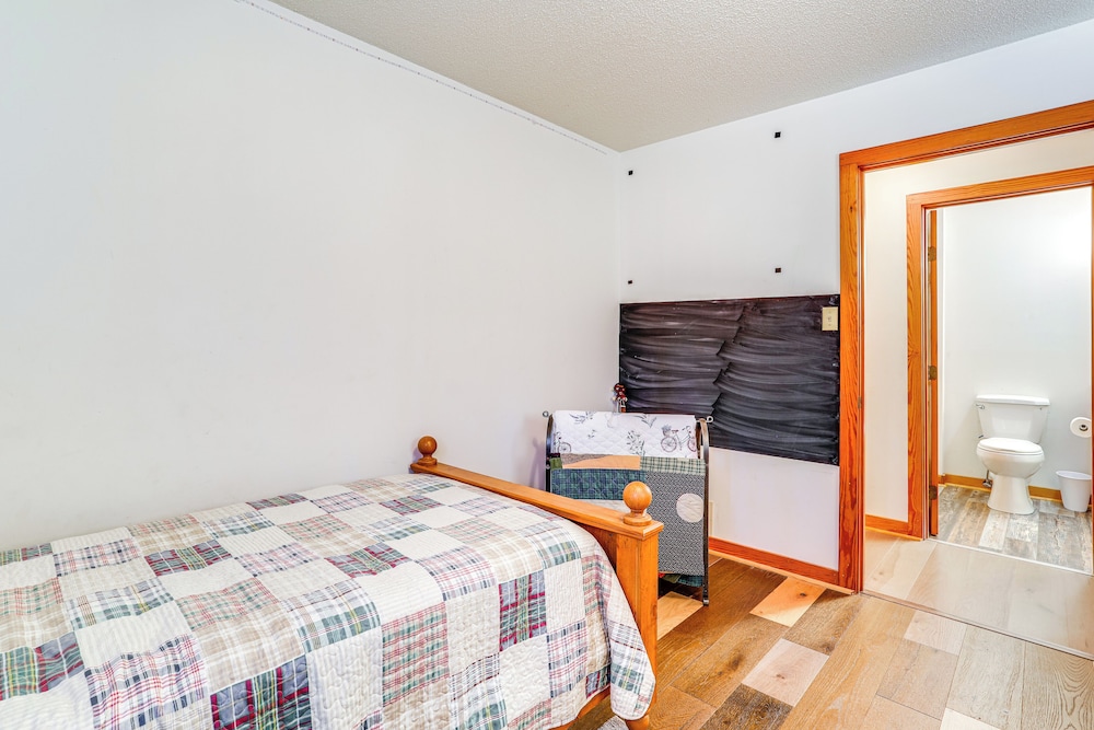 1 Mi to Dtwn Mountain View: Home w/ Deck