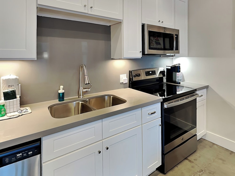 Tremont Meilleur 104 by Ryson Vacation Rentals