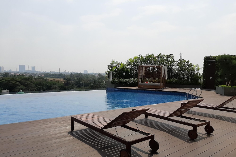 Fully Furnished with Cozy Design Studio Apartment at Springwood Residence