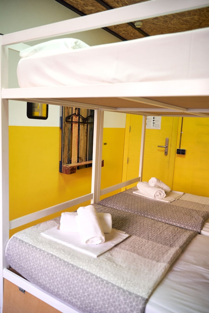 LOFT HOSTAL Group 4