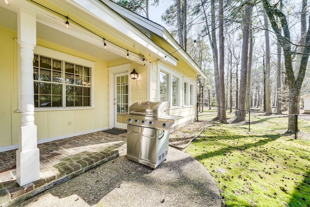 Expansive Texarkana Home w/ Yard: Near Golf!