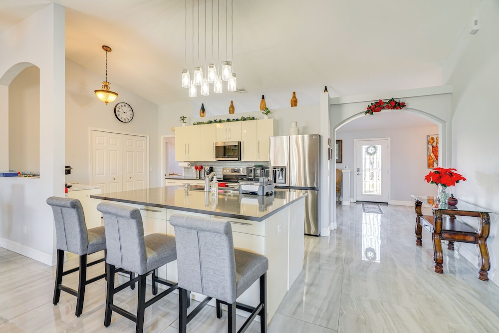 ~ 5 Mi to Beach & Dtwn: Home in Cape Coral!