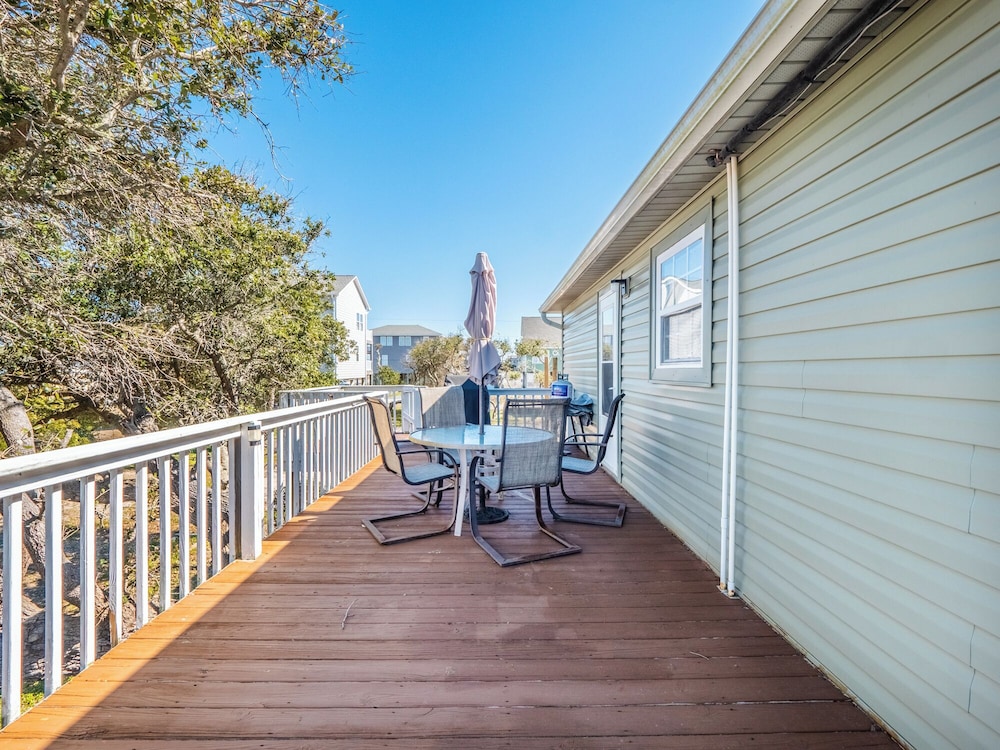 In Good Sands by Topsail Realty