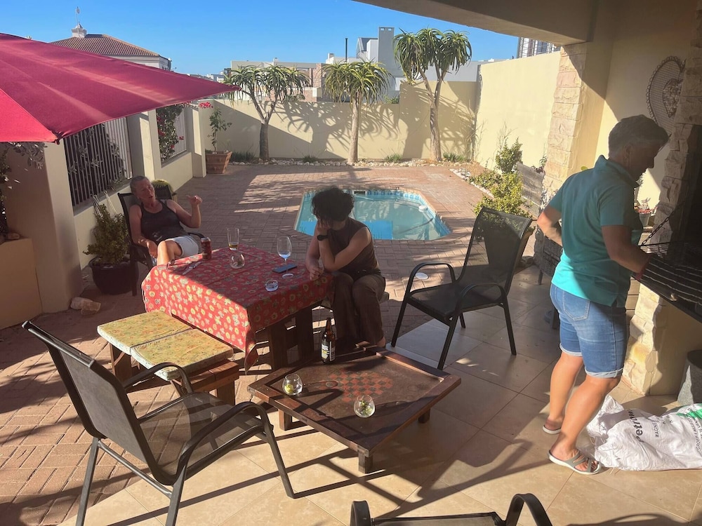 Whispering Waves - Serene Langebaan Getaway With Breathtaking Views