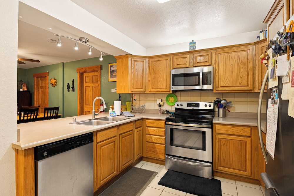 Sierra Pines Retreat Sleeps 6!