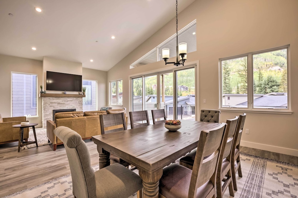 Townhome w/ Hot Tub Across From Ski Lifts! view 3