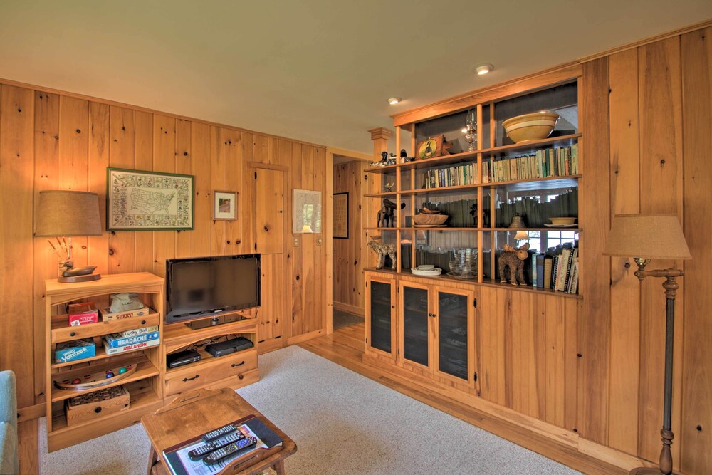 Lakefront Escape w/ Deck & Kayaks in Lovell!