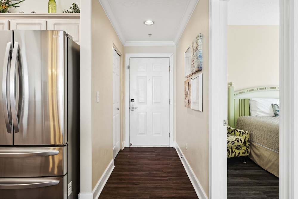 Twin Palms by Book That Condo