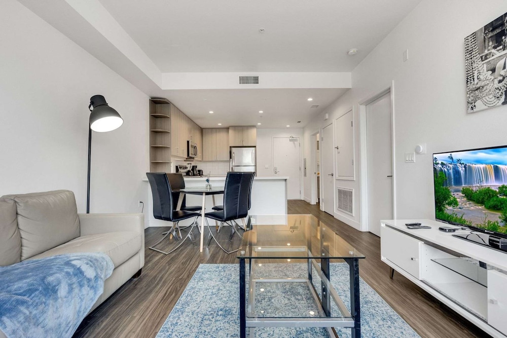 Stylish 1BR Family Apartment by Dtla