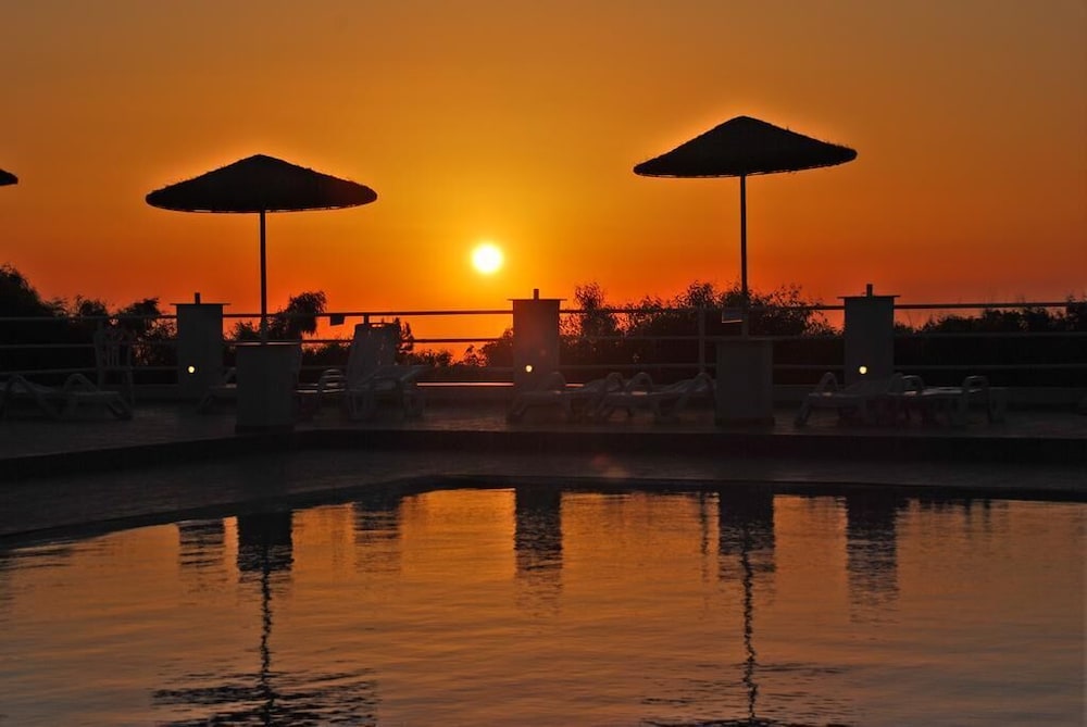 Santorini Camping & Hostel