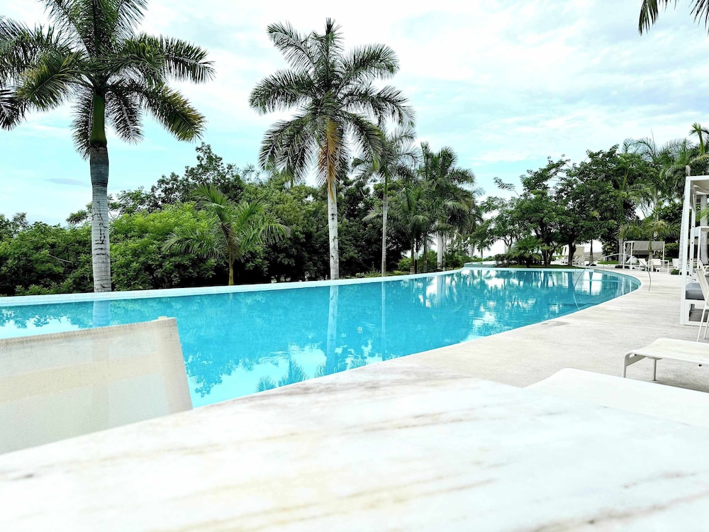 Bolongo 1BR Your Exclusive Oceanfront Escape