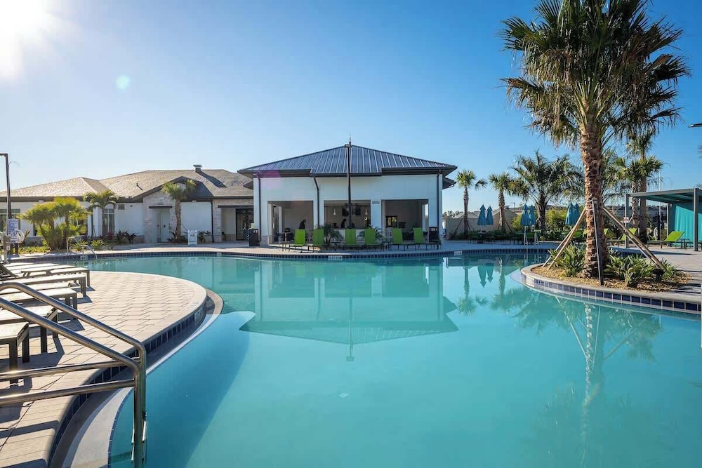 Sophisticated 6BR at Storey Lake