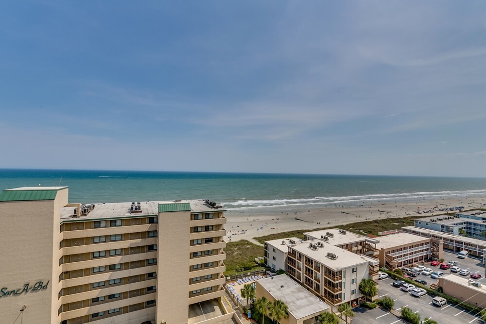 Malibu Pointe by Condo-World