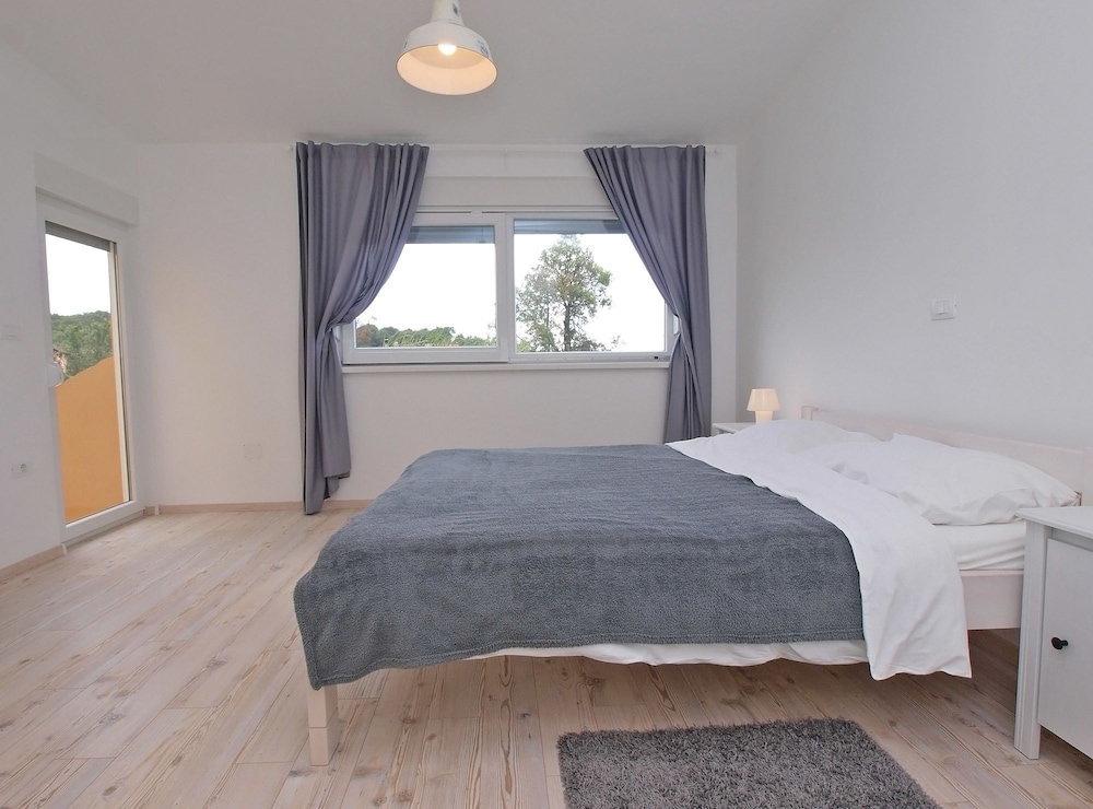 House 1338 view 4